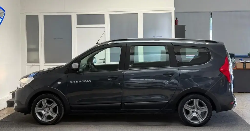 Main__Slider__Photo:Dacia Lodgy Stepway/Nur 66 tkm/Navi/Tempomat 04/2019-1