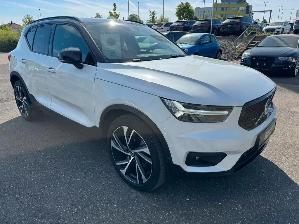 Main__Slider__Photo:Volvo XC40 2.0 AWD R-Design AHK LED KLIMA PDC KESSY 05/2018-1