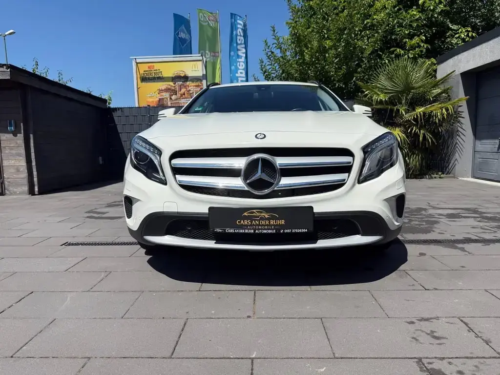 Main__Slider__Photo:Mercedes-Benz GLA 180 -7G- NAV- LED- 8FACH- SITZHEIZ- 09/2017-1