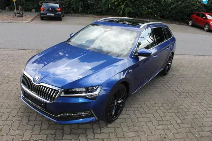 Main__Slider__Photo:Skoda Superb Combi L&K 4x4 06/2020-1