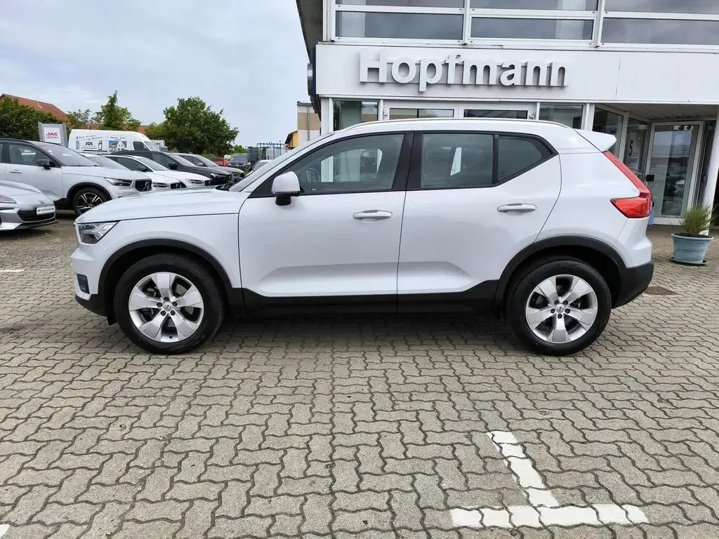 Main__Slider__Photo:Volvo XC40 B4 Benzin Momentum Pro Standheizung / AHK 11/2020-1