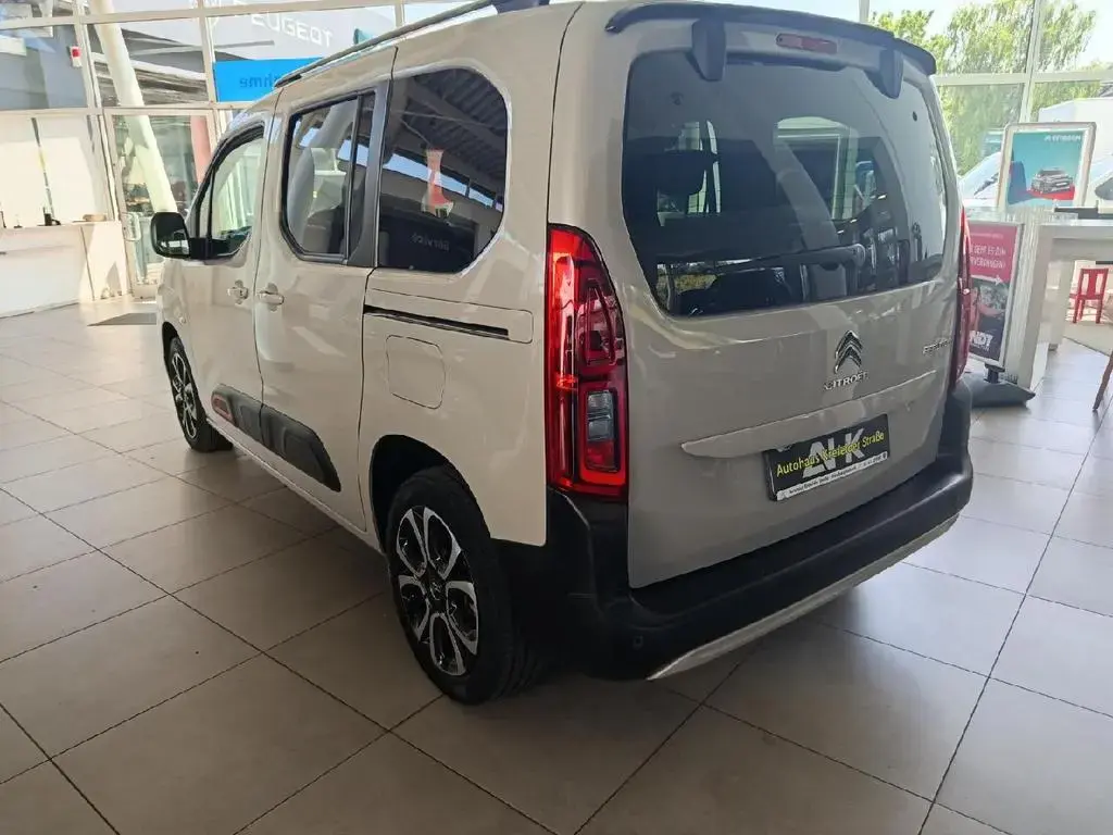 Main__Slider__Photo:Citroën Berlingo Puretech130EAT8Shine*KAM*ALLW*AHK*1.HD* 07/2020-1