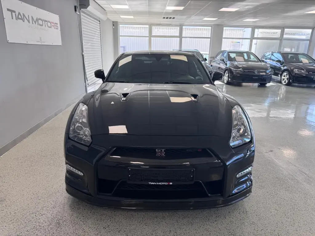 Main__Slider__Photo:Nissan GT-R Black Edition 04/2011-1