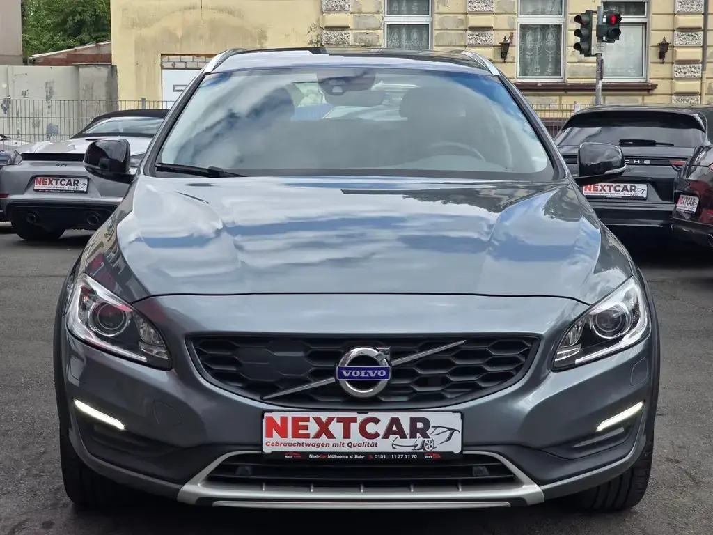 Main__Slider__Photo:Volvo V60 Cross Country D3 Pro|Auto|Navi|Kamera 12/2017-1