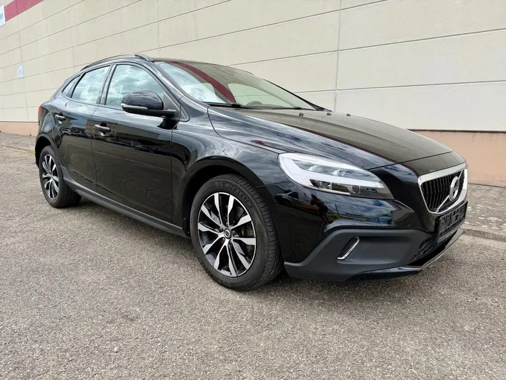 Main__Slider__Photo:Volvo V40 Cross Country Plus Aut. - NAVI + SHZ + LED 10/2019-1