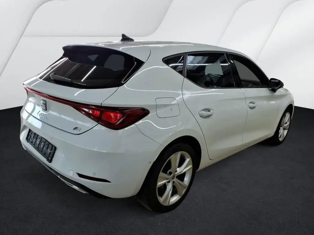Main__Slider__Photo:Seat Leon 1.5 eTSI DSG FR ab 189,- 990,- Anz. Navi Ka 12/2025-1
