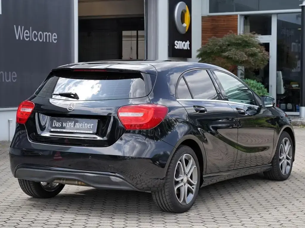 Main__Slider__Photo:Mercedes-Benz A 200 CDI STYLE+NAVI+KAMERA+TOTWINKEL+XENON+TEMP 04/2015-1