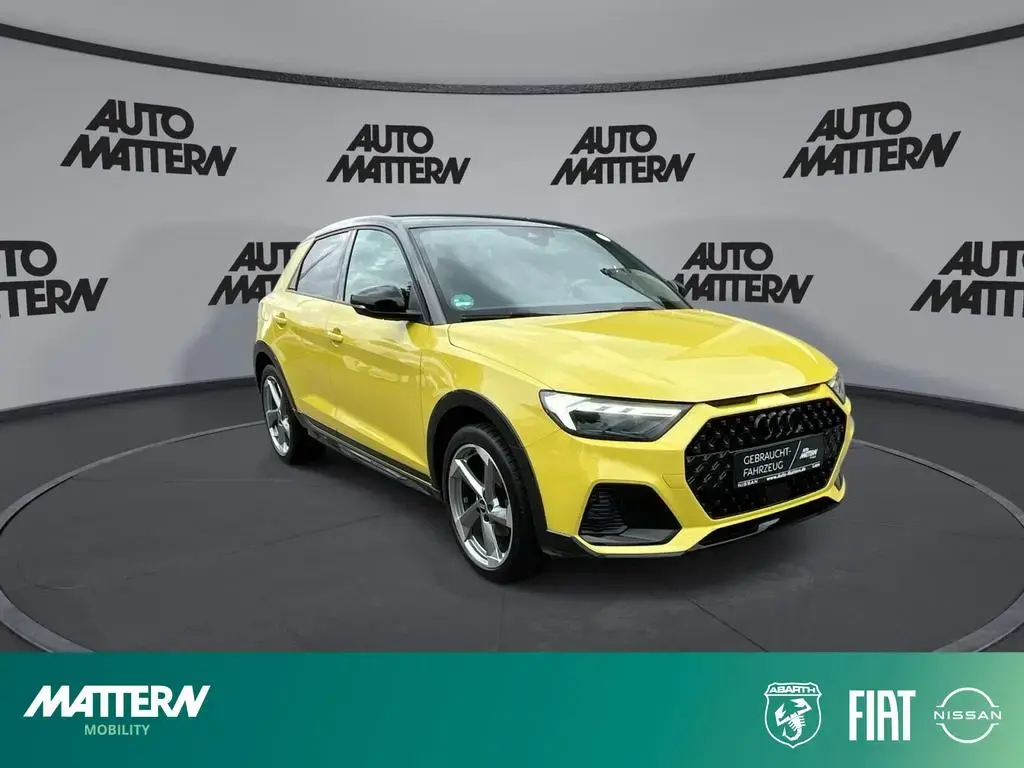 Main__Slider__Photo:Audi A1 35 citycarver 1.5 TFSI PDC Sitzheiz Teilleder 12/2021-1