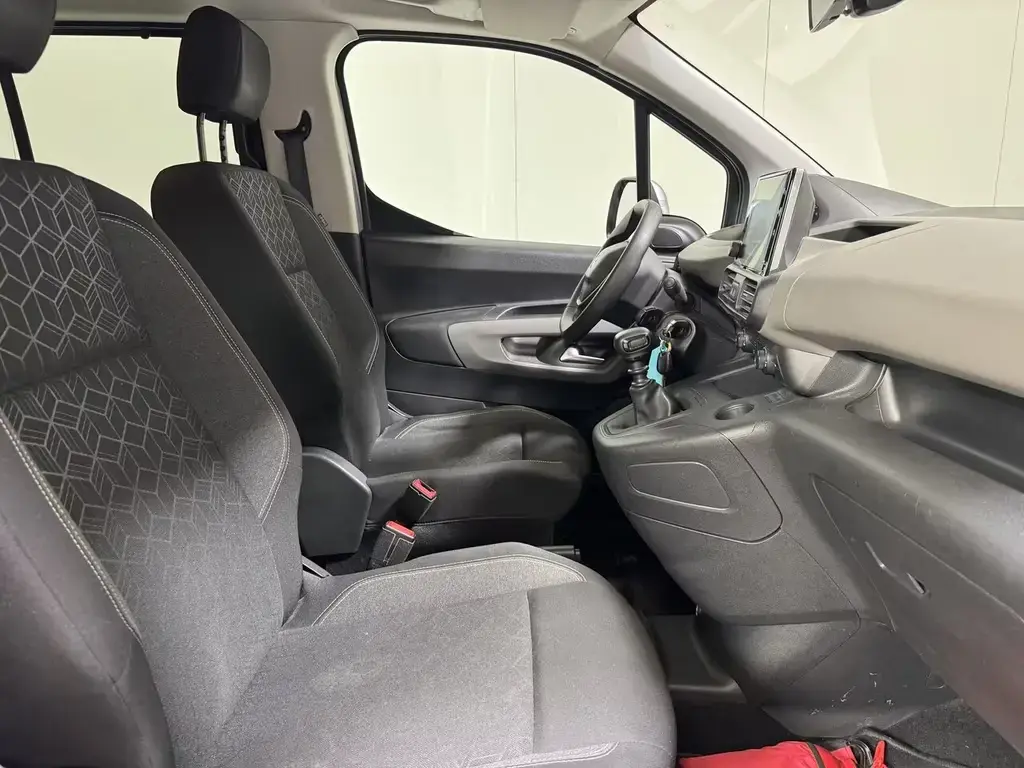 Main__Slider__Photo:Peugeot Rifter 1.2 Benzine Man. - Airco - GPS - Topstaat 03/2020-1