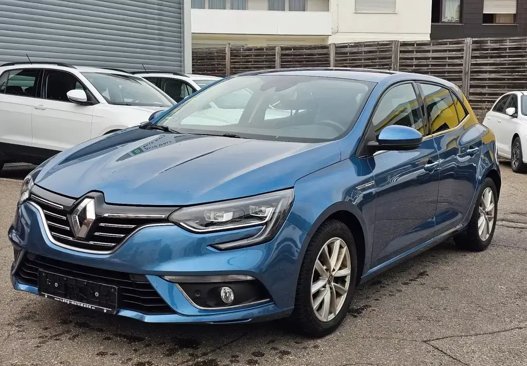 Main__Slider__Photo:Renault Megane IV Lim Intens AHK/Automatik 10/2016-1