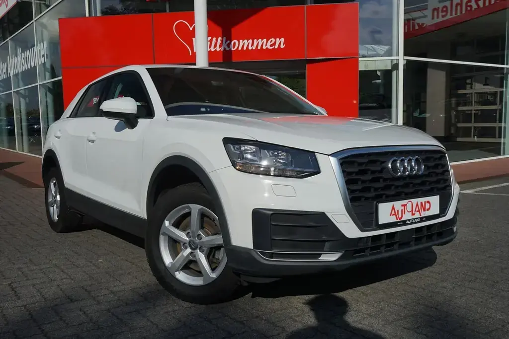 Main__Slider__Photo:Audi Q2 30 TFSI ultra Sitzheizung Kamera Klimaaut. 04/2018-1