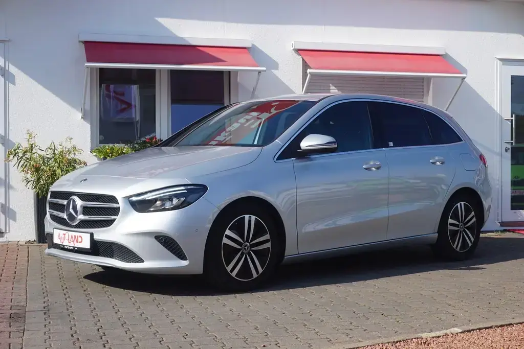 Main__Slider__Photo:Mercedes-Benz B 180 B180 Progressive 7G-DCT LED Virtual Cockpit 02/2019-1