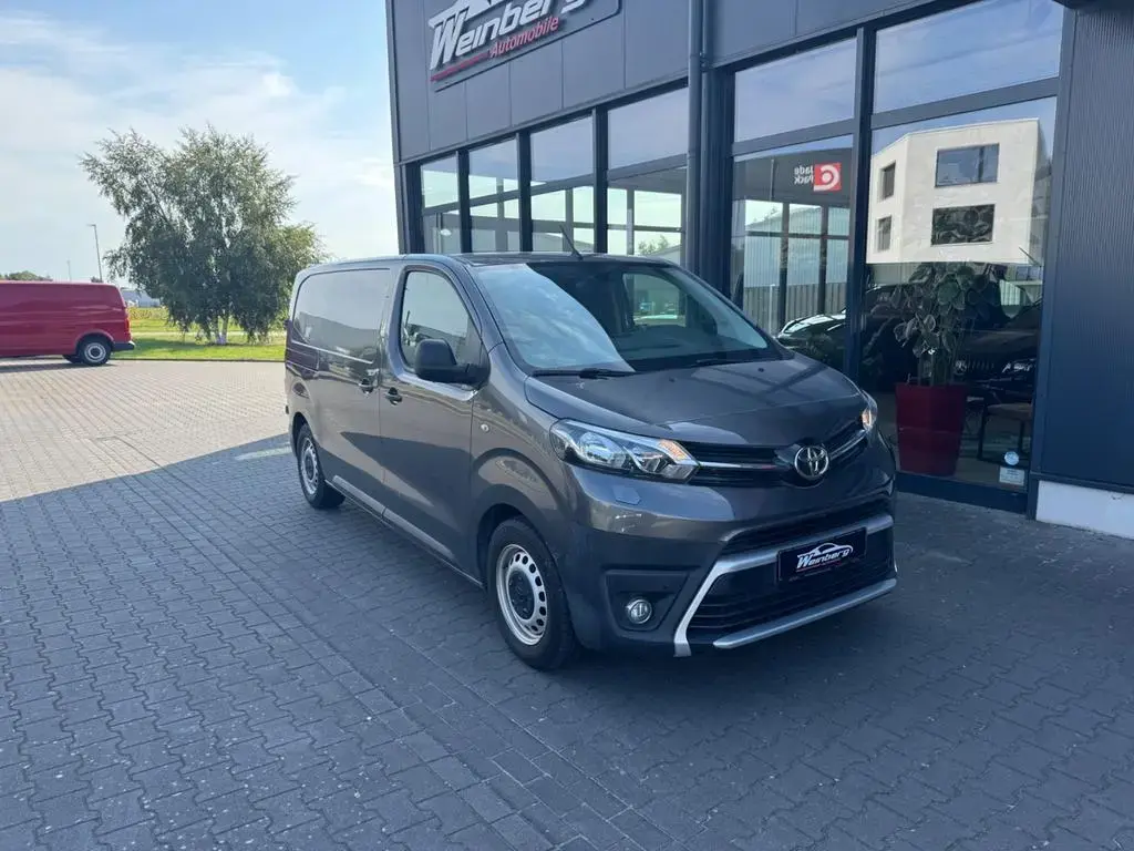 Main__Slider__Photo:Toyota Proace (Verso) Proace L1 Kasten Meister-Navi-Kamera-AHK-1Hand 11/2020-1
