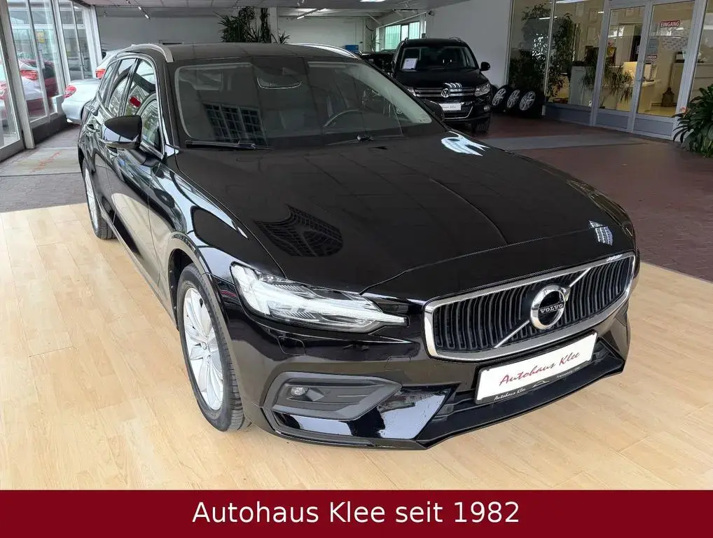 Main__Slider__Photo:Volvo V60 D3 Geartronic Momentum Pro LED~Cam~Spurhalte 08/2019-1
