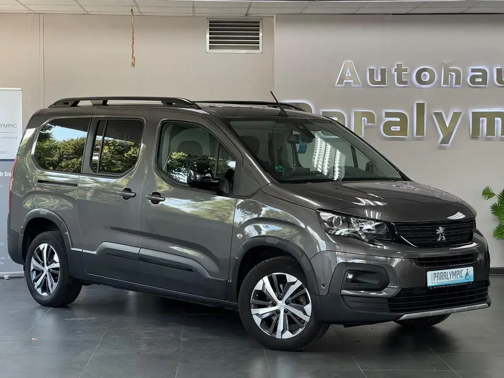 Main__Slider__Photo:Peugeot Rifter 1.2 L2 GT Line Behindertengerecht-Rampe 11/2023-1