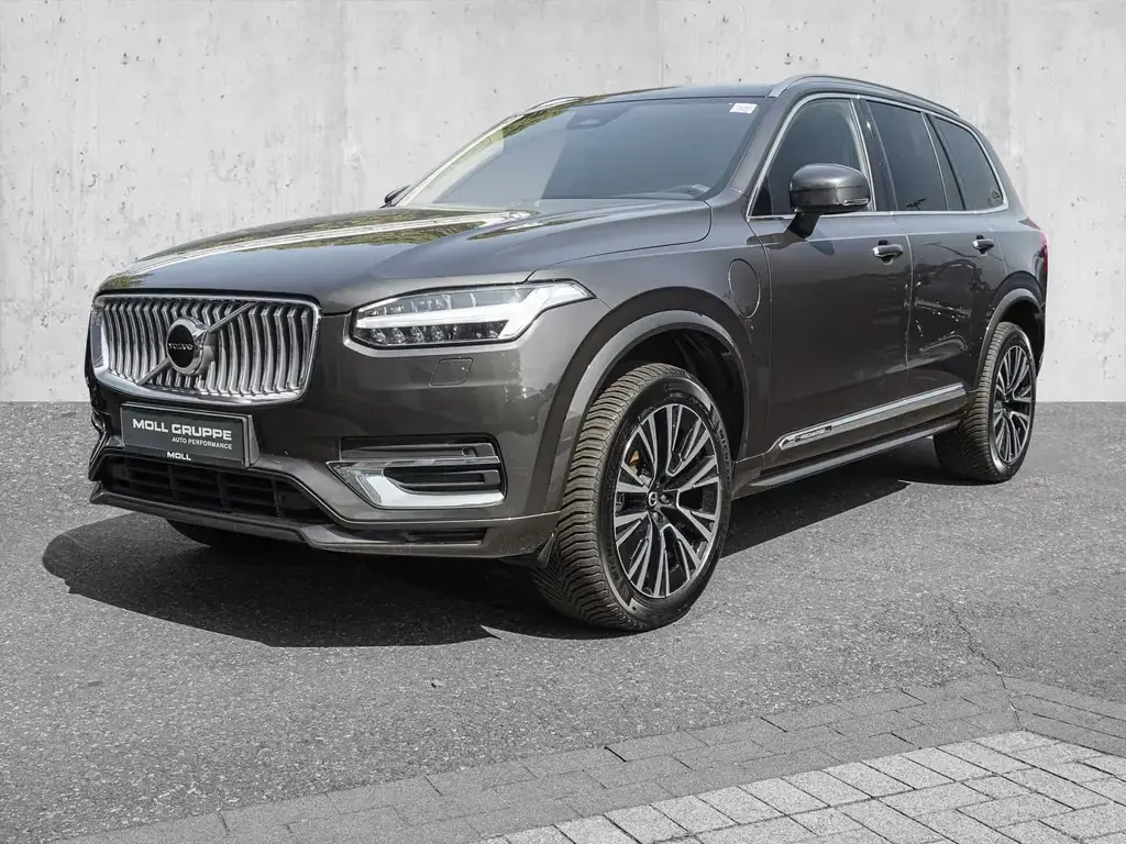 Main__Slider__Photo:Volvo XC90 T8 AWD Plus Bright Plug-in Hybrid 360° H&K 04/2023-1