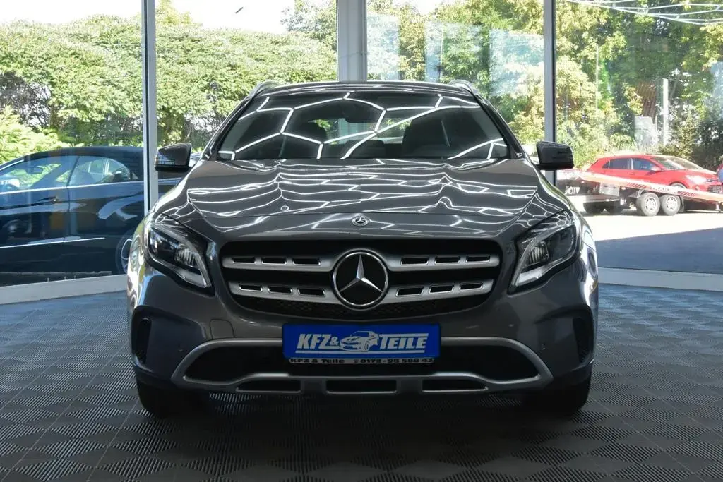 Main__Slider__Photo:Mercedes-Benz GLA 200 SHZ NAVI 2.Hand Keyless 07/2018-1