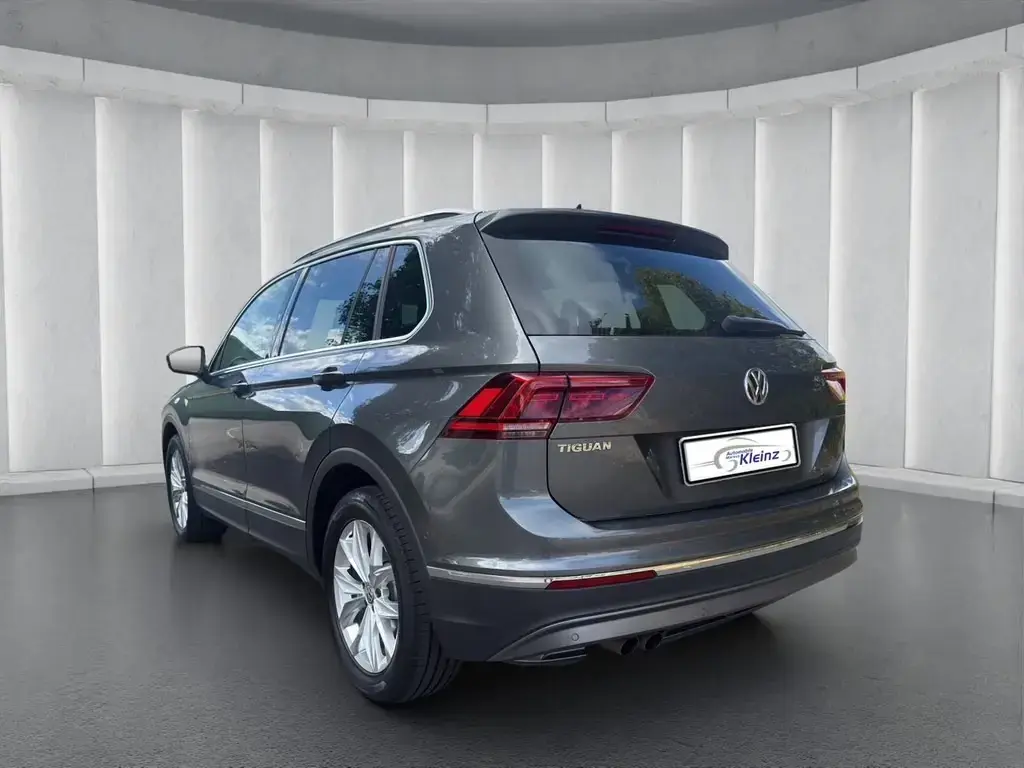 Main__Slider__Photo:Volkswagen Tiguan HIGHLINE+CARPLAY+LED+HEAD-UP+R-KAMERA 06/2020-1