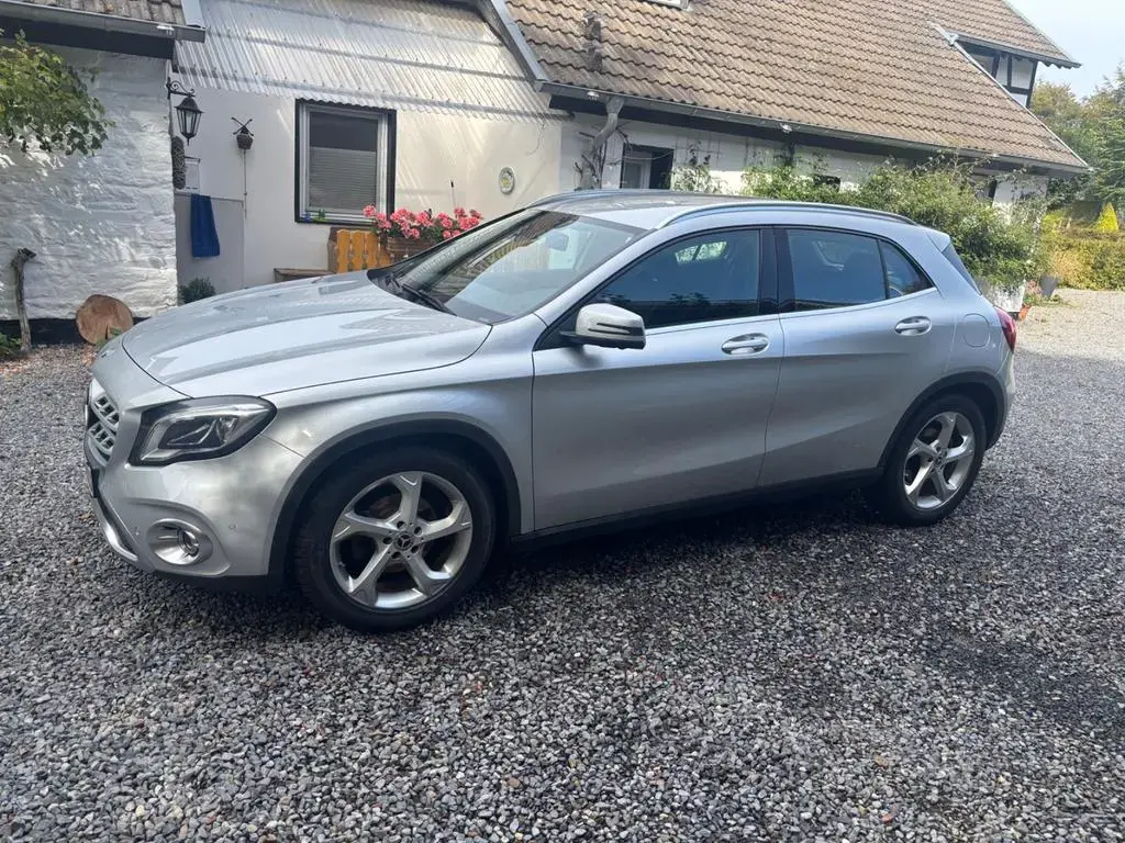 Main__Slider__Photo:Mercedes-Benz GLA 200 DCT Urban 10/2018-1