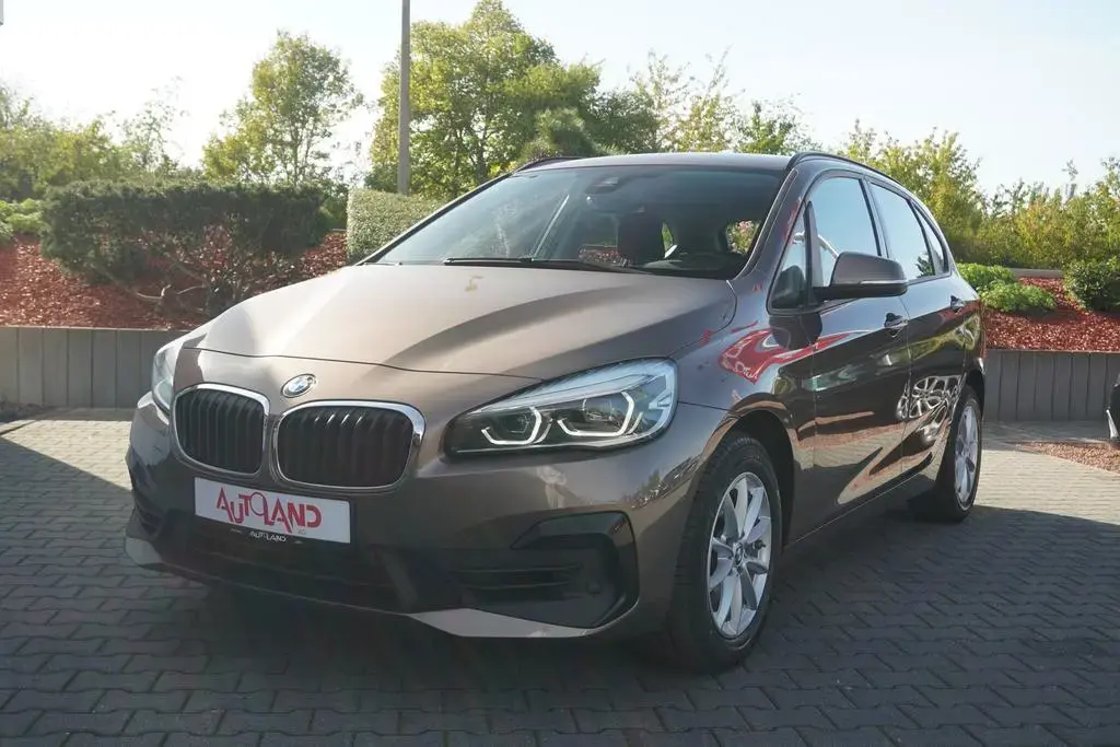 Main__Slider__Photo:BMW 218 i Advantage Klimaaut. LED Navi Tempomat PDC 02/2019-1