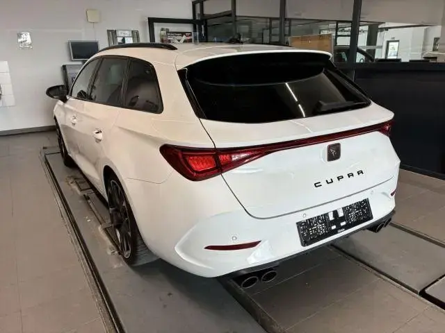 Main__Slider__Photo:Cupra Leon 2,0 TSI VZ ST 4Drive Navi PDC SiHz DSG 06/2024-1