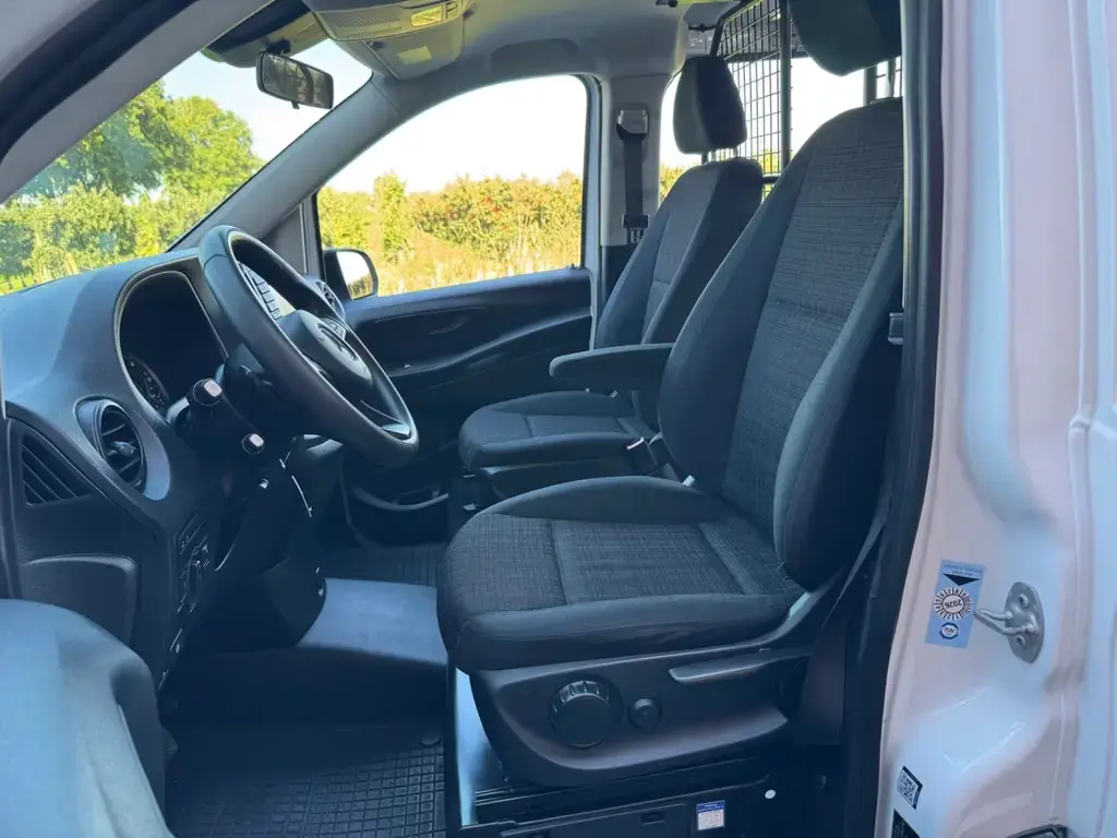 Main__Slider__Photo:Mercedes-Benz Vito Mixto 114 lang 4MATIC Kasten Büro Camper St 02/2019-1