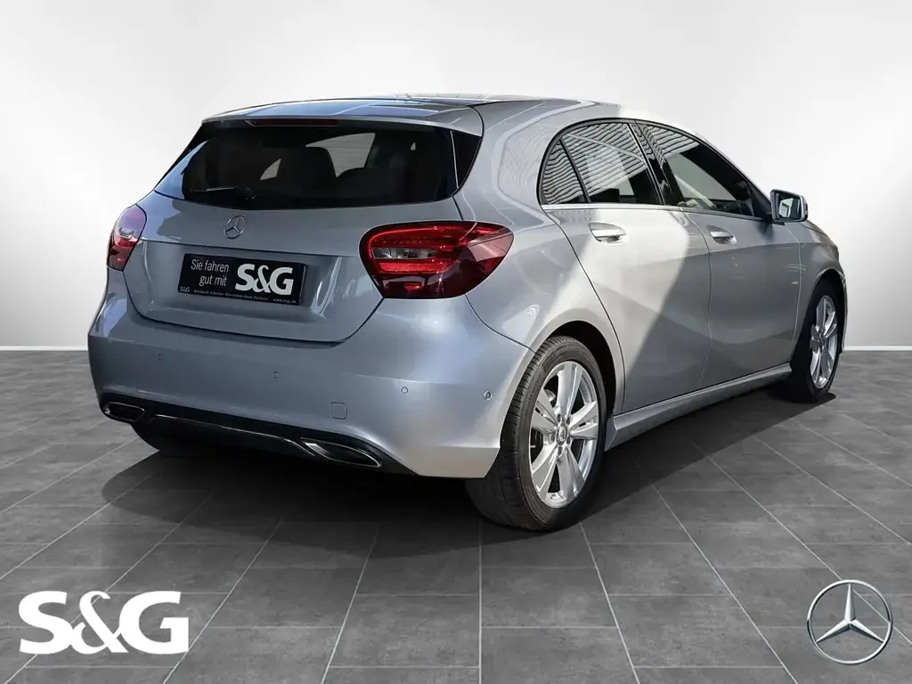 Main__Slider__Photo:Mercedes-Benz A 180 Urban NAVIGATION+TEMPOMAT+PARK-PILOT+17" 01/2017-1