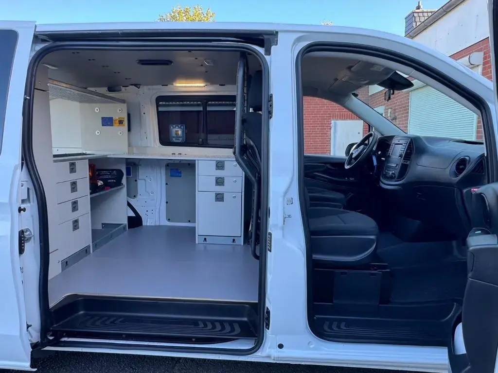 Main__Slider__Photo:Mercedes-Benz Vito Mixto 114 lang 4MATIC Kasten Büro Camper St 01/2020-1