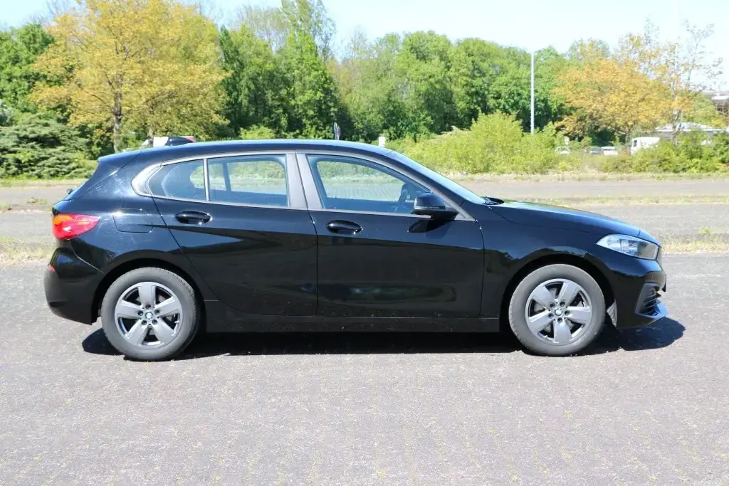 Main__Slider__Photo:BMW 118 i Advantage Business Navi PDC SHZ 01/2020-1