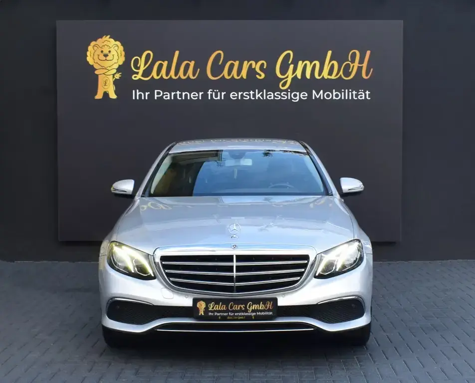 Main__Slider__Photo:Mercedes-Benz E 200 d/ BUSSINES-PAKET/AHK/LED/KAMERA/9-GANG 06/2017-1