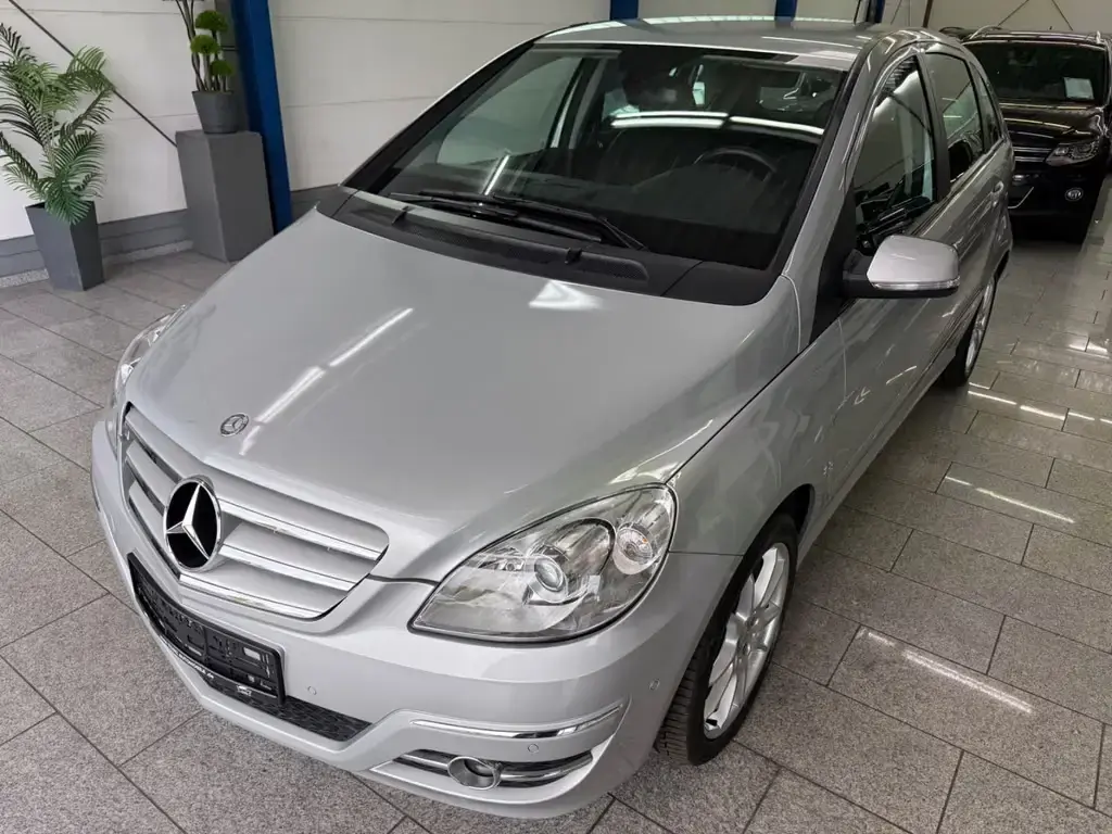 Main__Slider__Photo:Mercedes-Benz B 200 *SPORT*AUTOMATIK*SHZ*NAVI*AHK*TEMP*PARK-ASS 10/2010-1