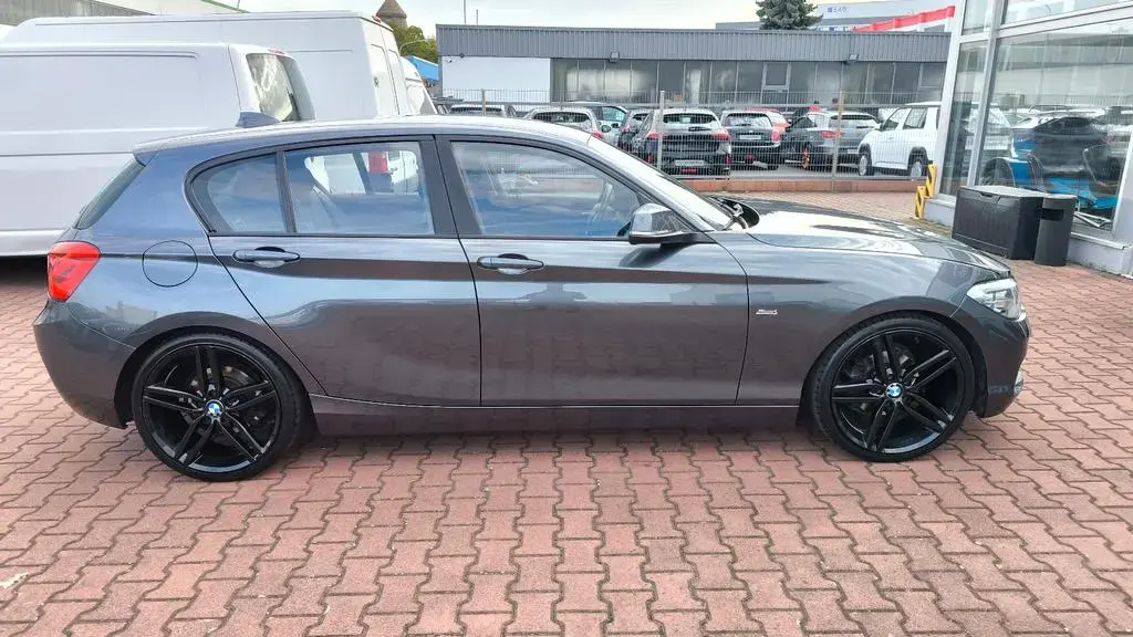 Main__Slider__Photo:BMW 118 i Lim 5-trg. Sport Line Navi 19 Zoll 12/2015-1