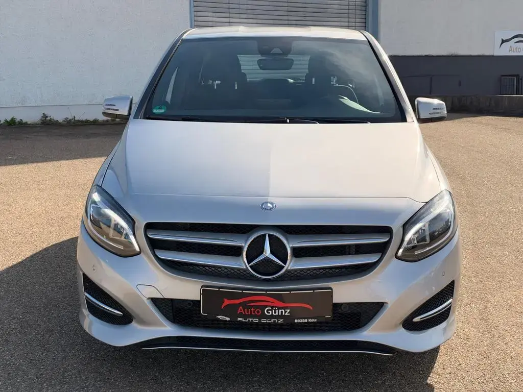 Main__Slider__Photo:Mercedes-Benz B 180 Style *AHK-Navi-Kamera-Totwinkel-SHZ* 09/2016-1