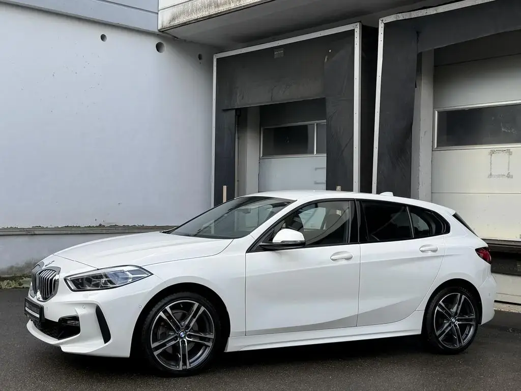 Main__Slider__Photo:BMW 118 D M Sport LED Live-Cockpit ACC Rü-Kamera 03/2020-1