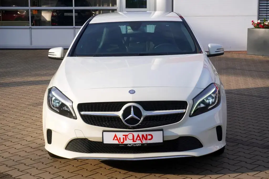 Main__Slider__Photo:Mercedes-Benz A 140 A 160 Avantgarde LED Navi Sitzheizung Kamera PDC 11/2016-1