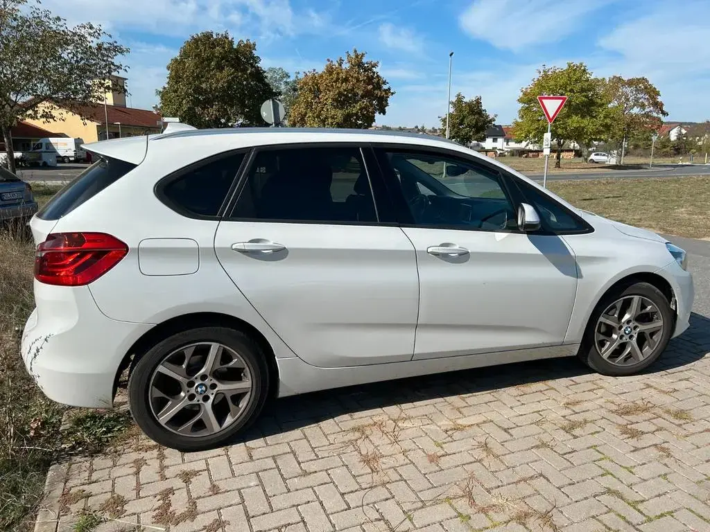 Main__Slider__Photo:BMW 218 Active Tourer Active Tourer 218i Navi/AHK/PDC/Sitzheiz/Lordose 11/2016-1