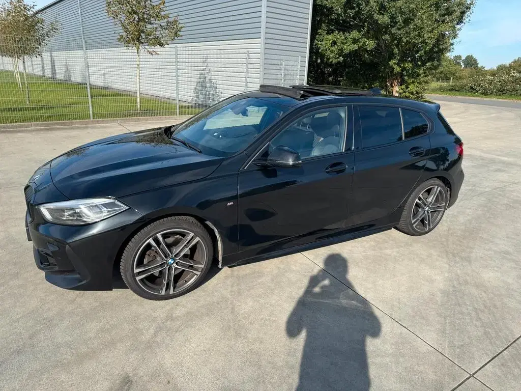Main__Slider__Photo:BMW 118 i M Sport M, Schiebedach, Notbremsassistent 11/2020-1