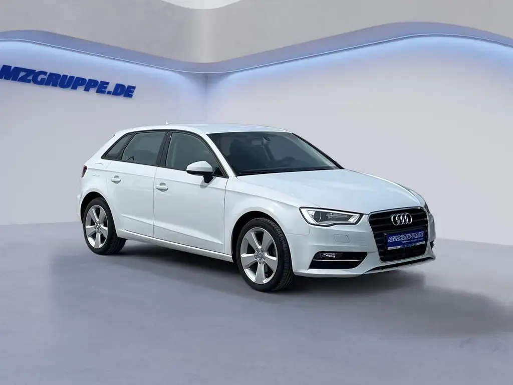 Main__Slider__Photo:Audi A3 Sportback 1.4TFSI Ambition PDC+Xenon+Sitzh. 03/2016-1