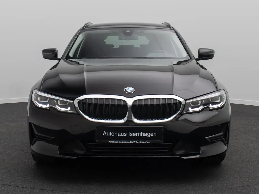 Main__Slider__Photo:BMW 318 d DAB CockPitPro Fernlichtassist PDC Sport 07/2022-1