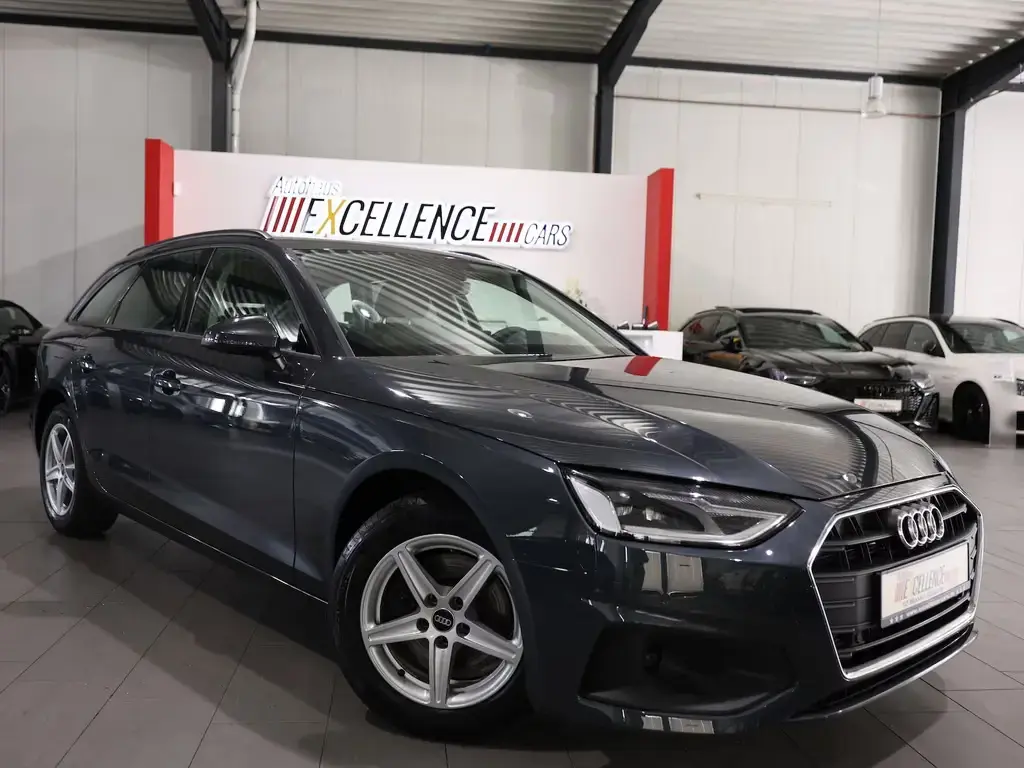 Main__Slider__Photo:Audi A4 Avant 35 TFSI BUSINESS / PANORAMA / PDC-V+H 10/2023-1