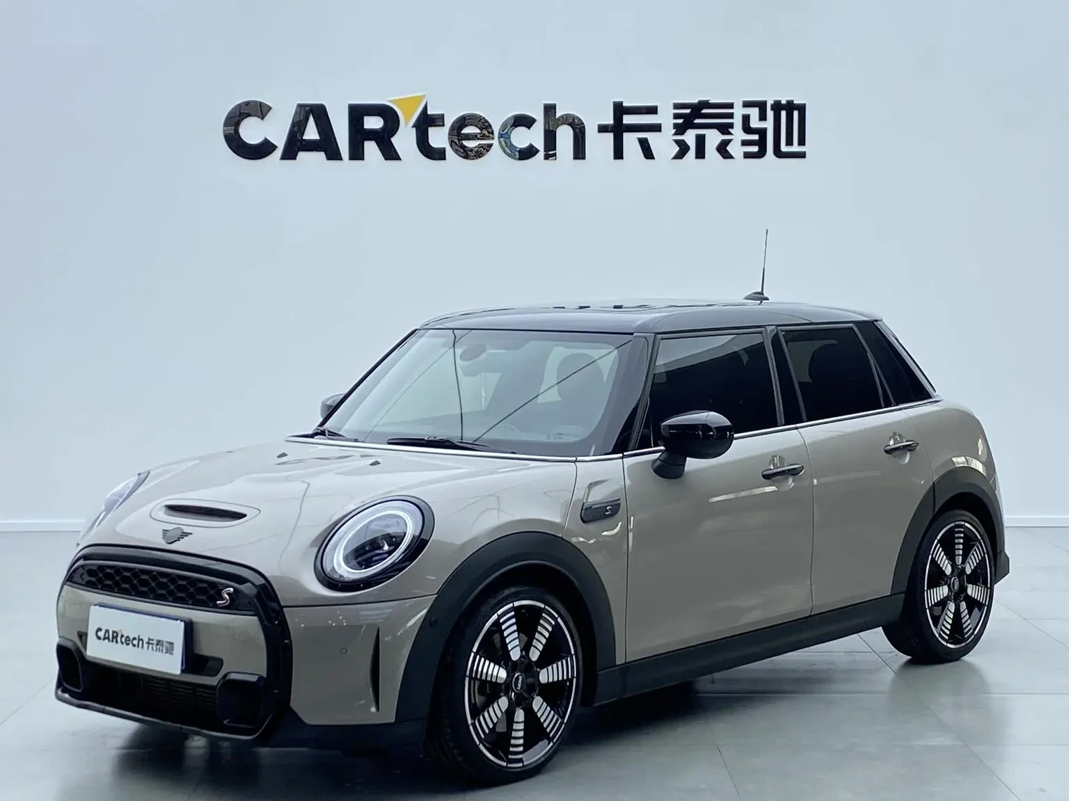 Main__Slider__Photo:undefined undefined 2023-0