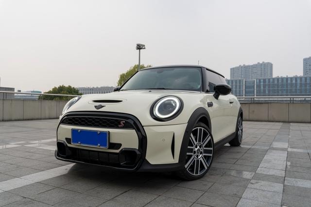 Main__Slider__Photo:undefined undefined 2023-0