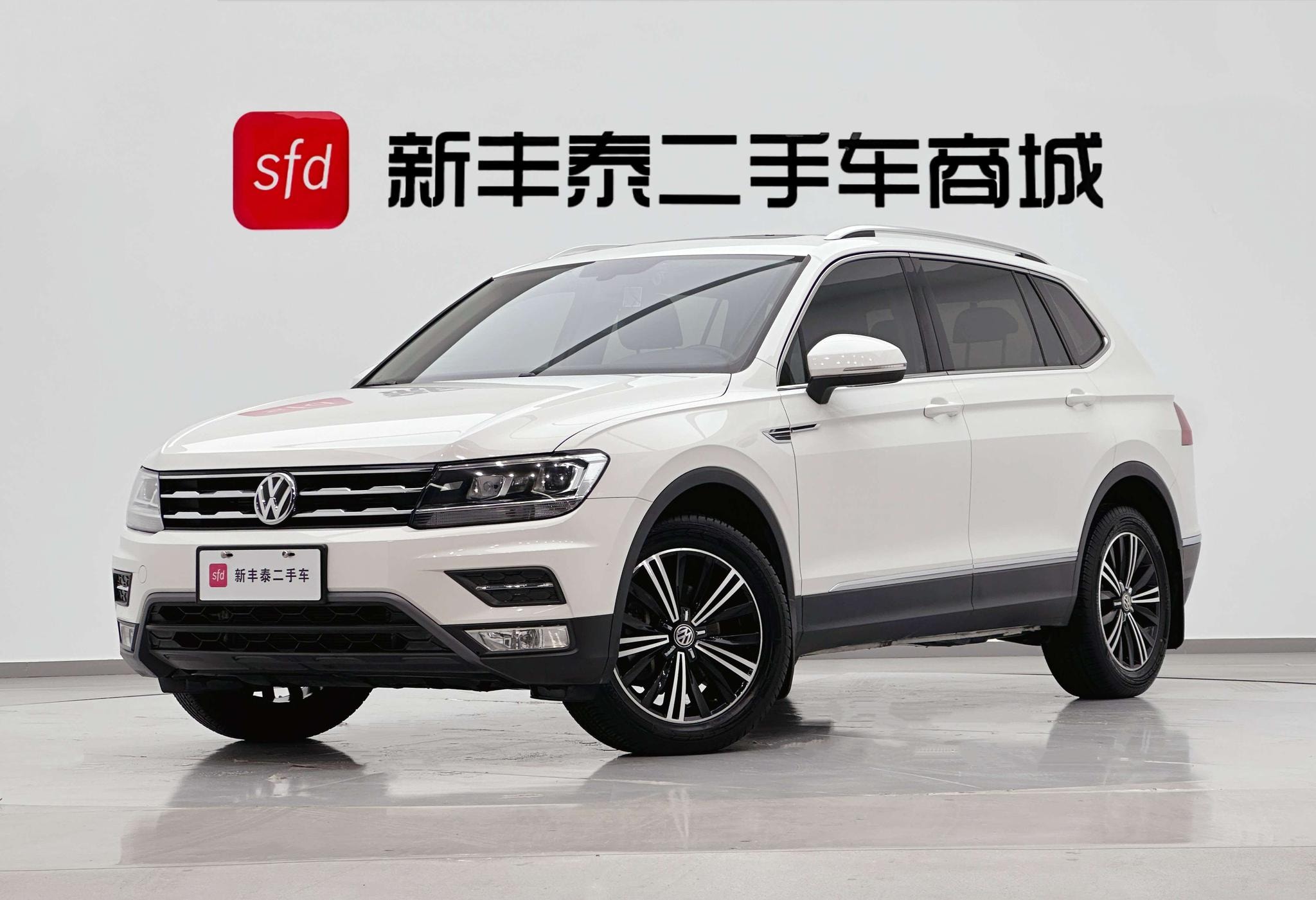 Main__Slider__Photo:undefined undefined 2019-0