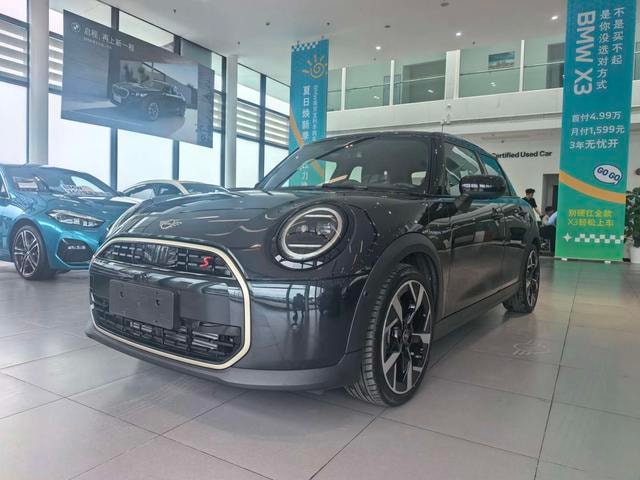 Main__Slider__Photo:undefined undefined 2025-0