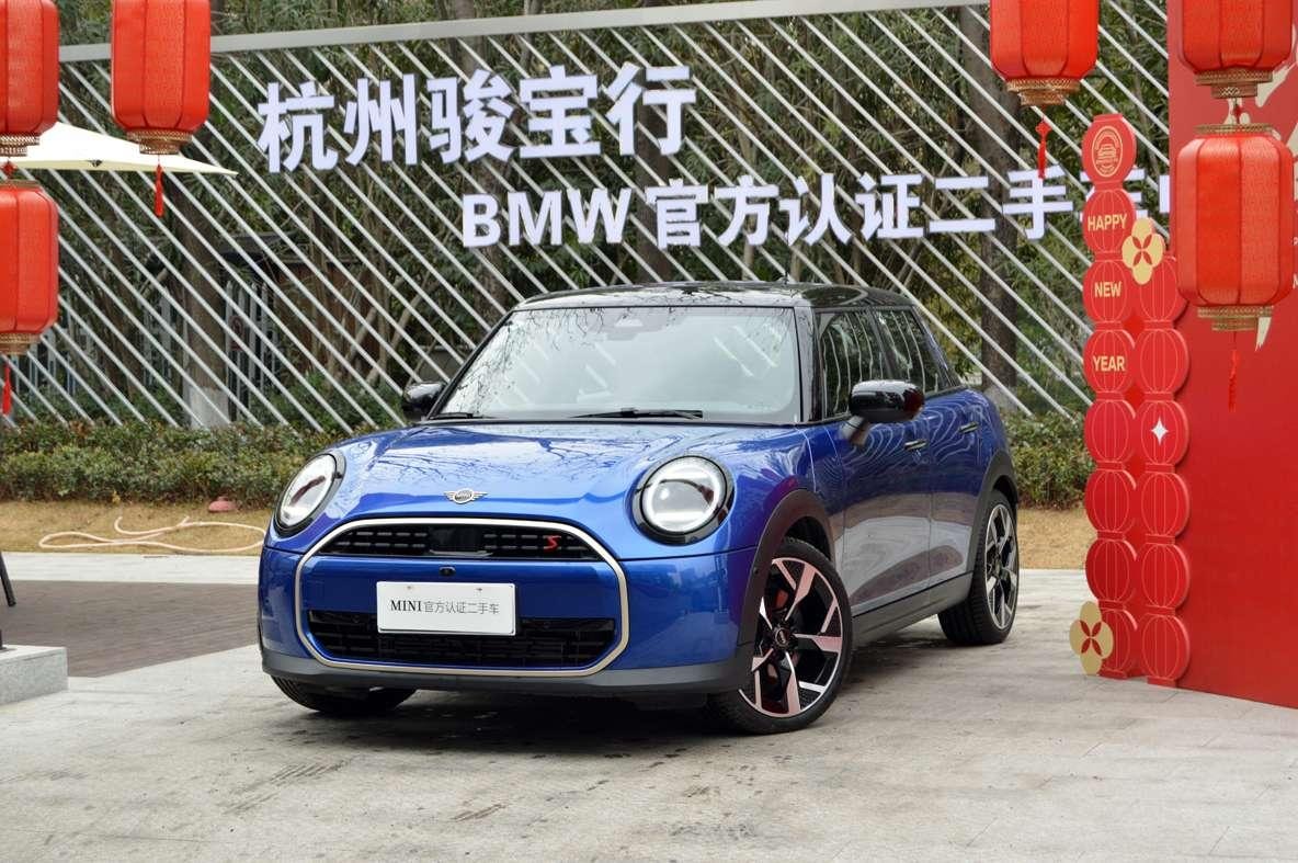 Main__Slider__Photo:undefined undefined 2025-0
