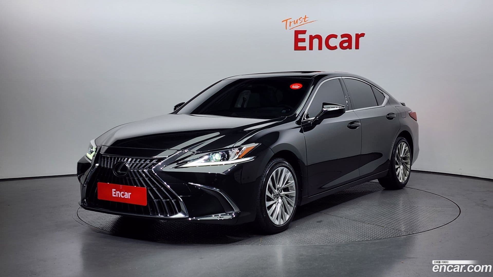 Main__Slider__Photo:ES Lexus 2023.0-0