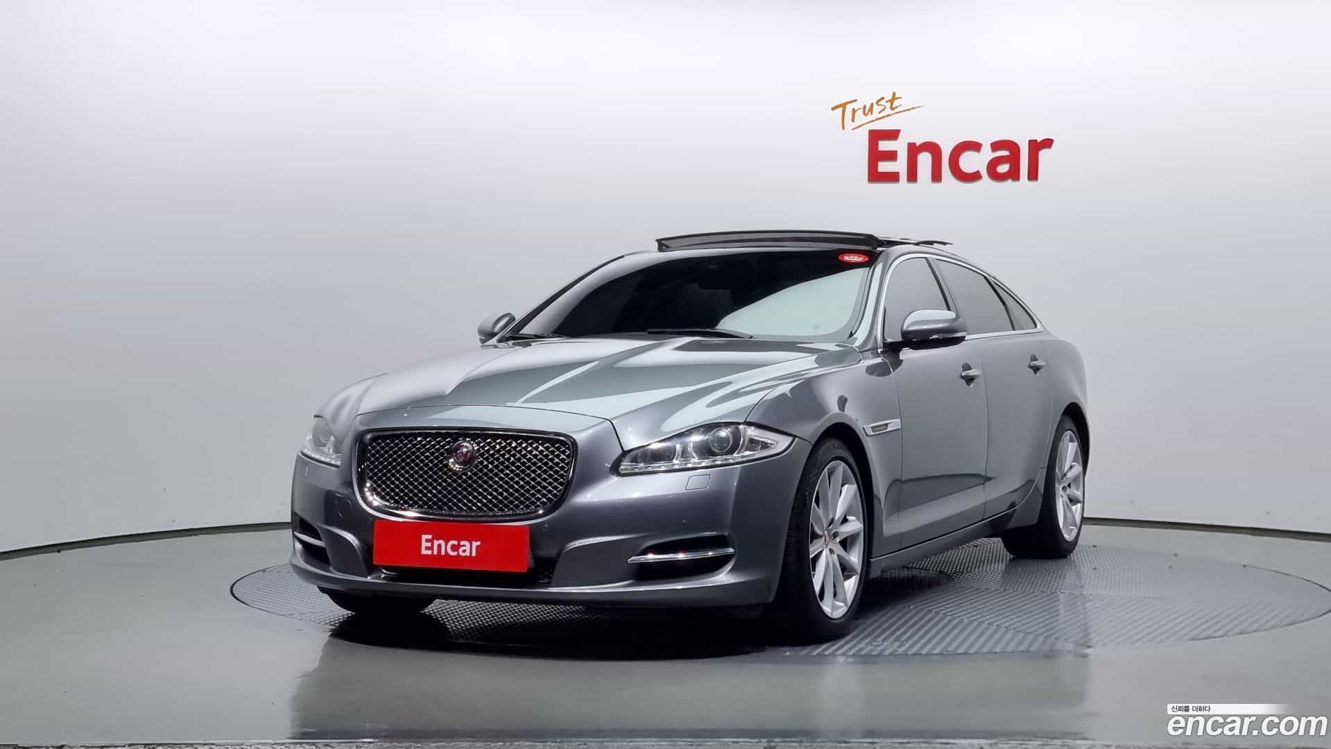 XJ Jaguar 2014.10-OUTER-001