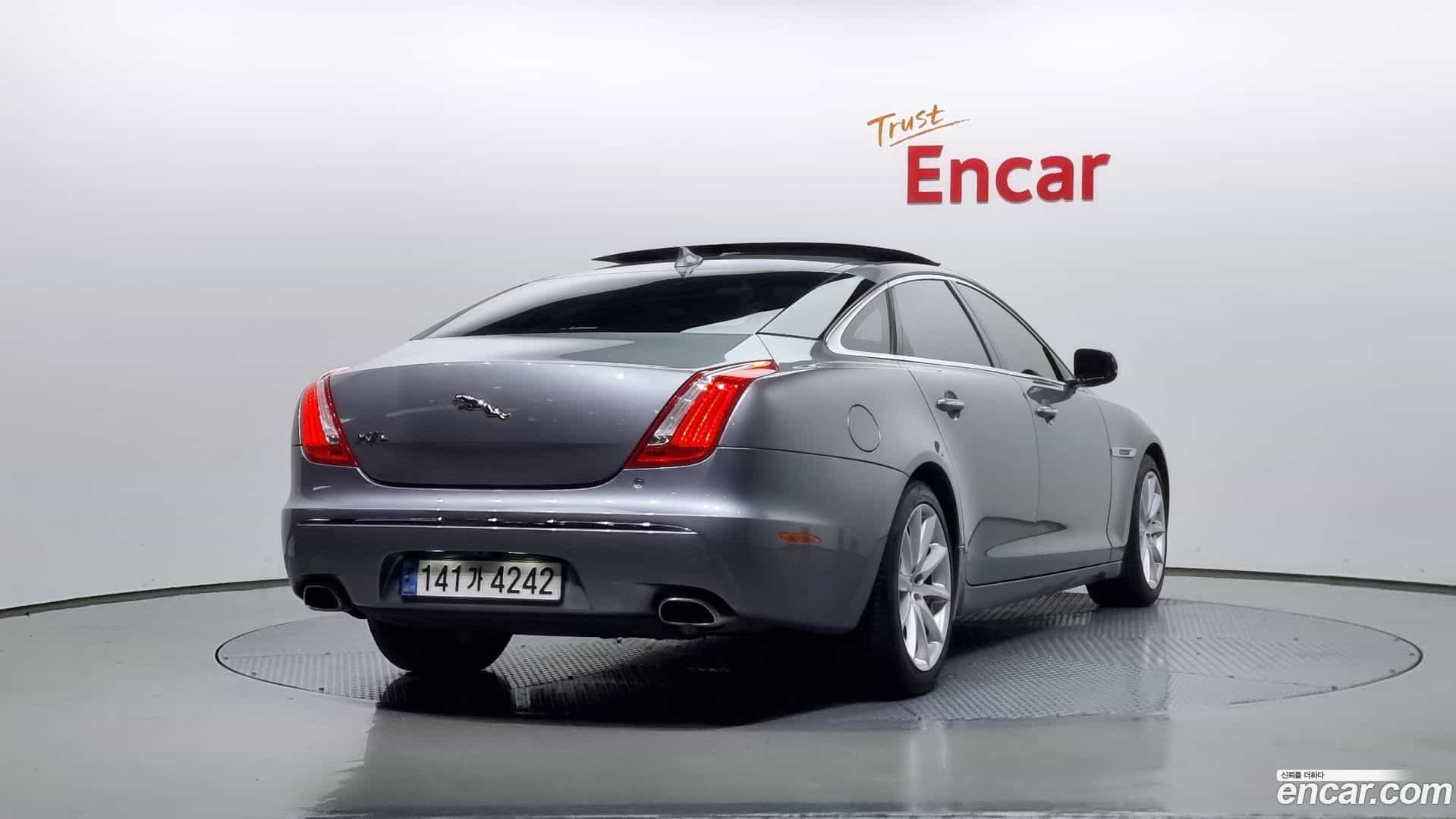 XJ Jaguar 2014.10-OUTER-002