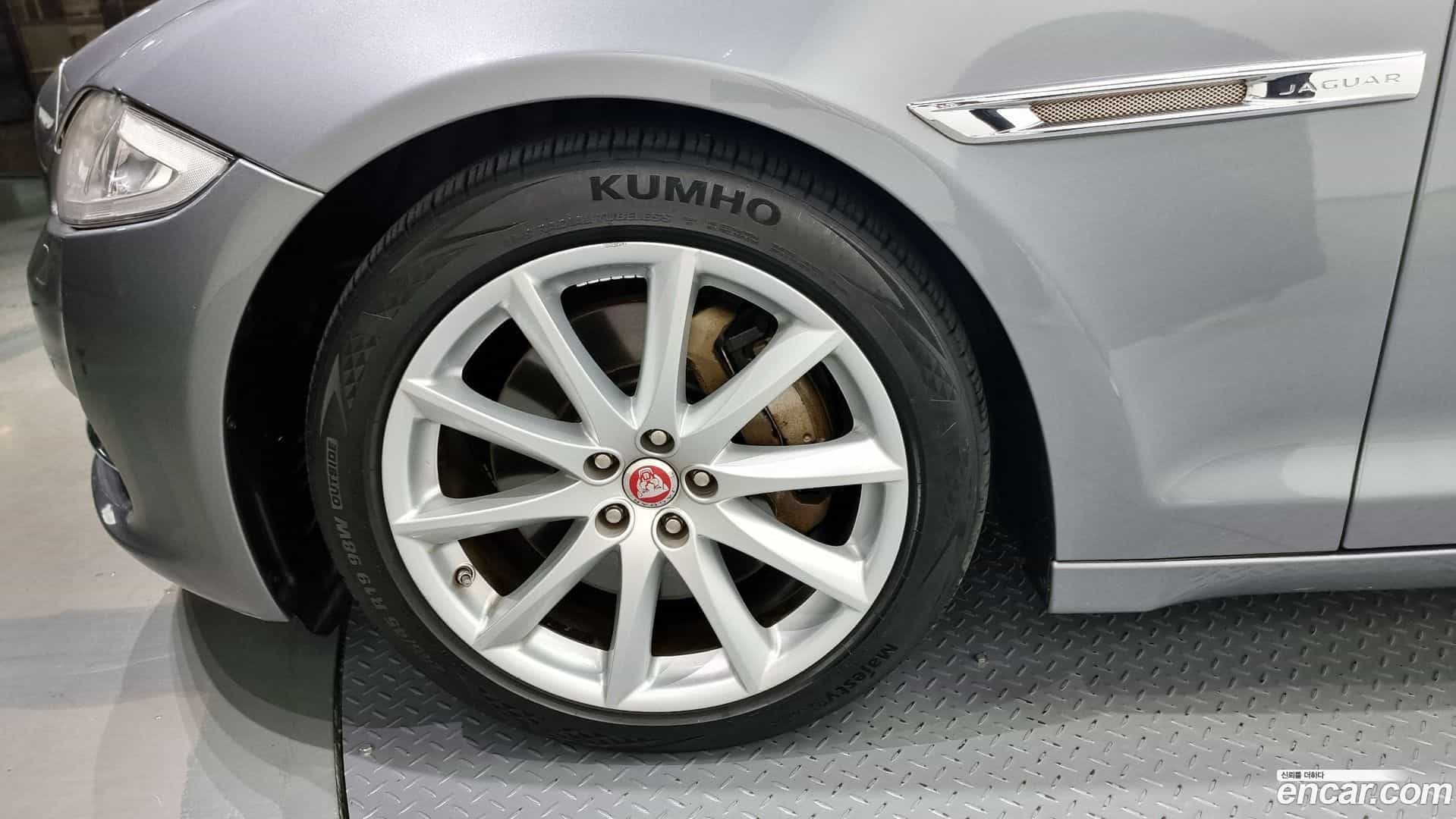 XJ Jaguar 2014.10-OUTER-005