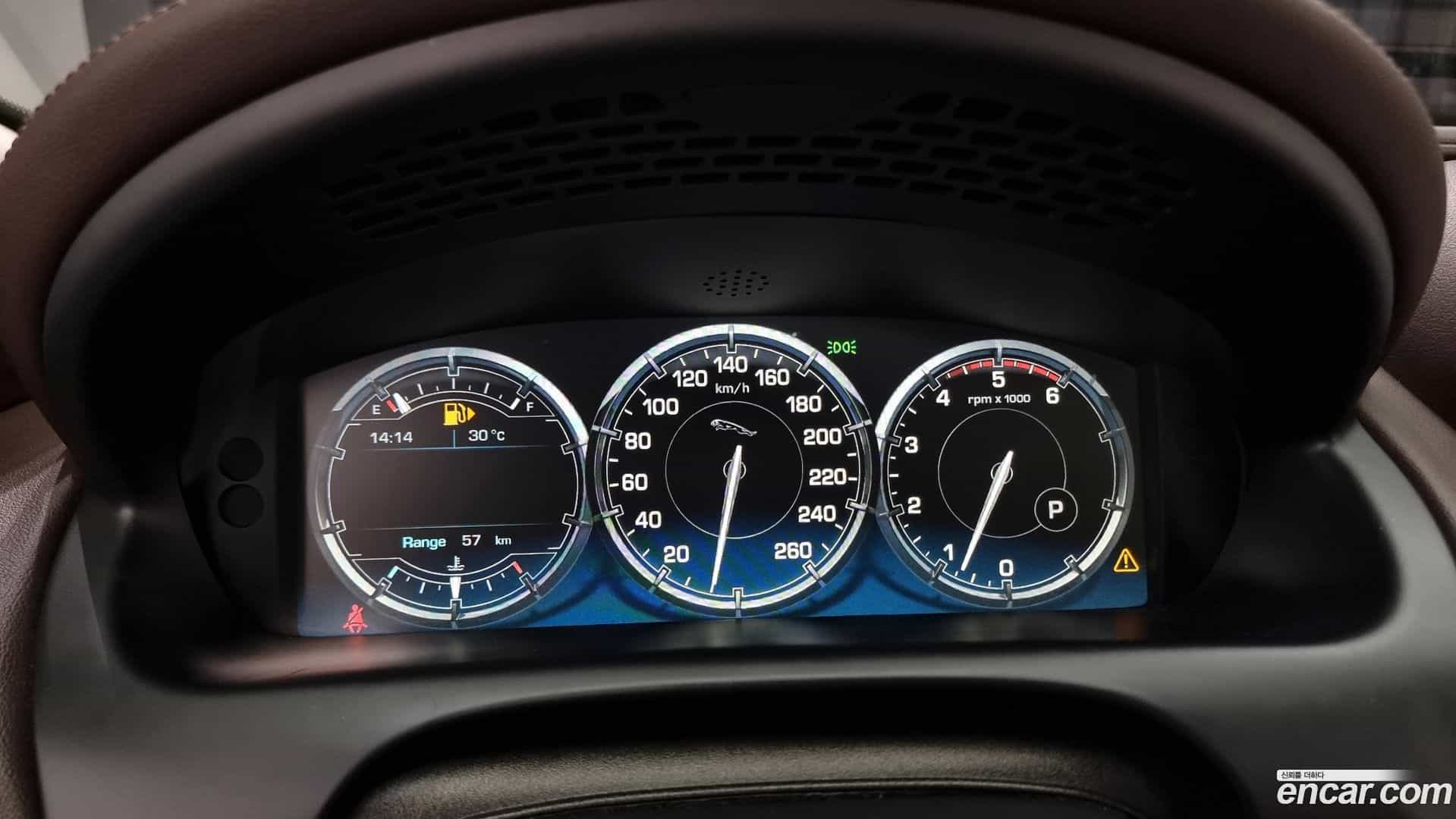 XJ Jaguar 2014.10-INNER-008